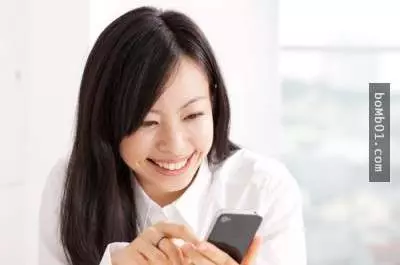 媽媽假裝是「女兒」和學校的曖昧男生聊天,結果一句「我當你女朋友好嗎」讓大家都跪著了!