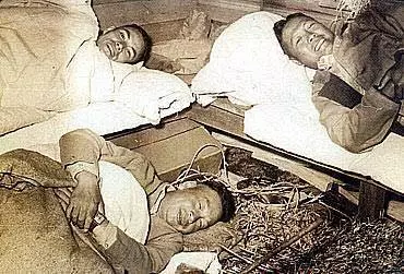 蔡正元曝「蔣經國涉水勘災照」!