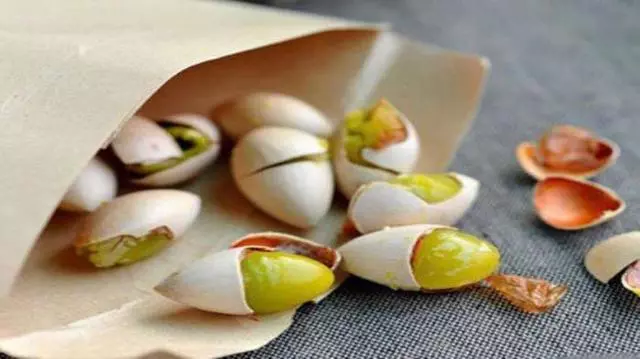 提醒:5種蔬菜水果的皮吃不得!容易引發中毒,但這2種皮卻是良藥
