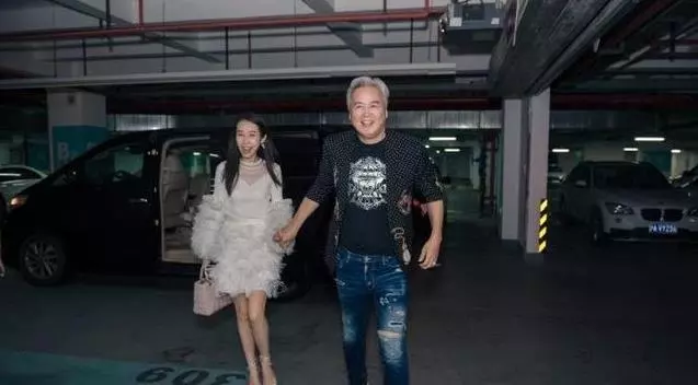 張庭老公與陌生女子握手貼面十分親密!女子暗指林瑞陽為她不顧一切,更驚爆數張親密照,員工卻說很正常!