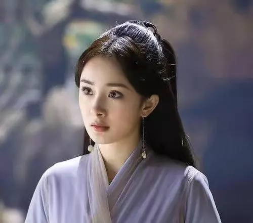 看看楊穎的婆婆,再看看楊冪的婆婆,兩人在家的地位一目了然!