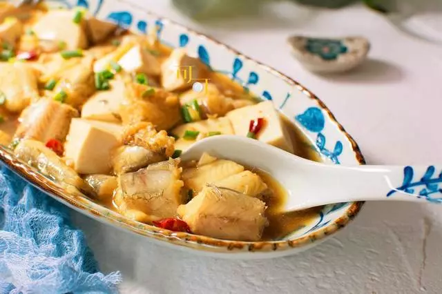這魚和豆腐同名,肉質滑嫩鮮美,和豆腐一起燒很家常也很美味!