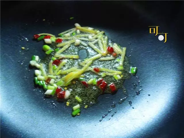 這魚和豆腐同名,肉質滑嫩鮮美,和豆腐一起燒很家常也很美味!