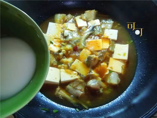 這魚和豆腐同名,肉質滑嫩鮮美,和豆腐一起燒很家常也很美味!