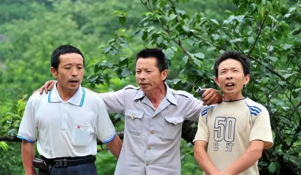 同學聚會沒看見班長,三人驅車去找,三十年,不變的是兄弟情