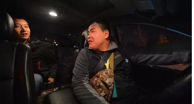同學聚會沒看見班長,三人驅車去找,三十年,不變的是兄弟情
