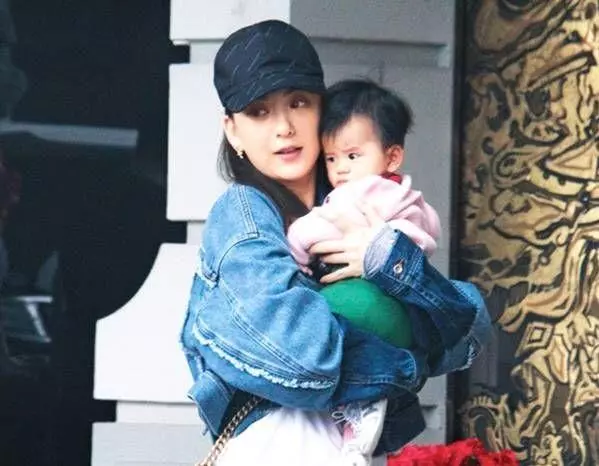 「四大天王」女兒齊曝光,顏值差別巨大,網友:果然他女兒最漂亮