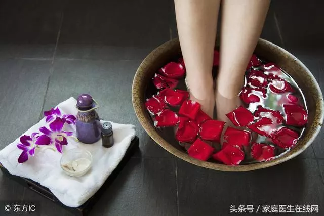 泡腳是一門學問,這個時間泡腳,補腎效果較理想