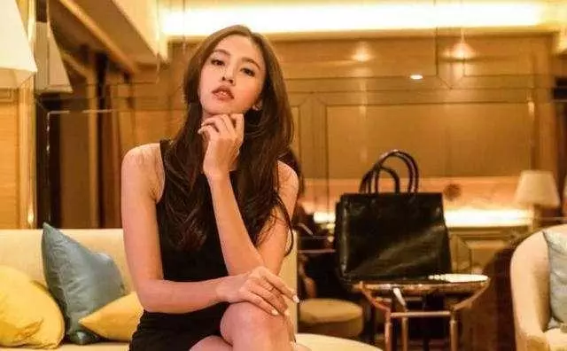 她擁有一張比女人還女人的臉,連張家輝古天樂都讚嘆她盛世美顏!