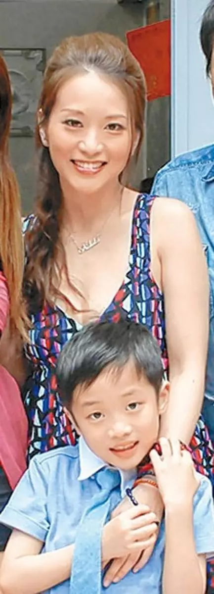 前TVB小花40歲做單親媽媽,開服裝店做售貨員放下明星地位!