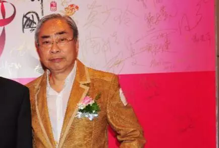 一生風流!曾與小51歲女明星傳出戀情,迎來82歲生日三代幸福同堂