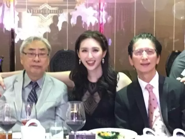一生風流!曾與小51歲女明星傳出戀情,迎來82歲生日三代幸福同堂