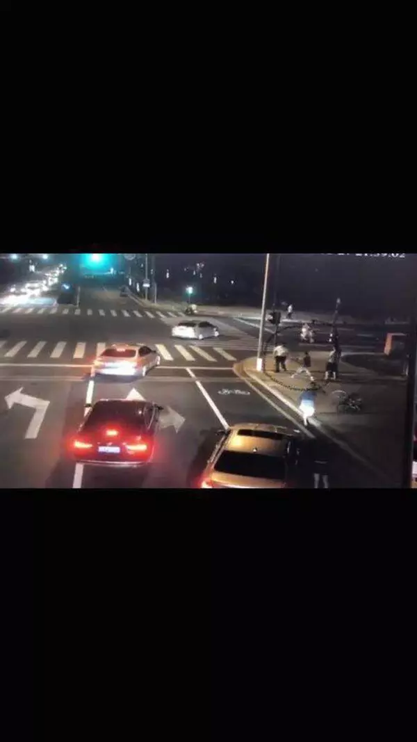 寶馬文身路霸逞兇,持刀砍人反被奪刀砍死!