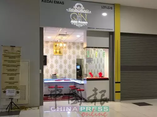 3匪持刀槍闖金店 搶走18盤50萬金飾