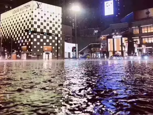 深圳暴雨 水淹LV店 網民盼打撈漂浮包包