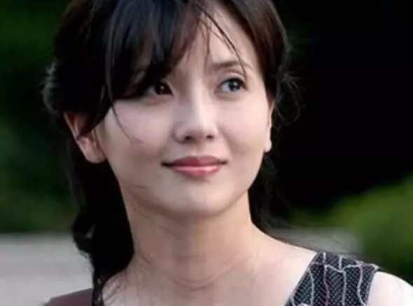 「丈夫去世後不願意改嫁」的六位女星,個個都痴情,她已守寡35年!