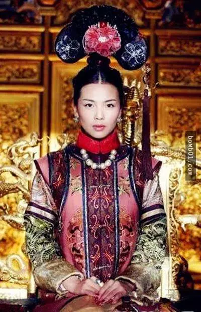 本來很羨慕皇帝可以坐擁後宮佳麗三千的艷福,但看完「歷史現實畫面」後就發現他其實過得比大家都苦…
