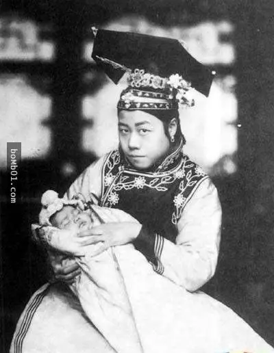 本來很羨慕皇帝可以坐擁後宮佳麗三千的艷福,但看完「歷史現實畫面」後就發現他其實過得比大家都苦…