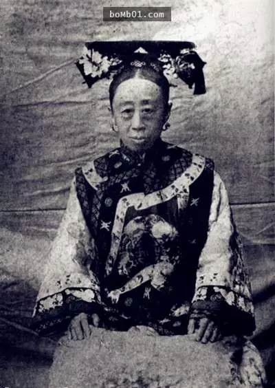 本來很羨慕皇帝可以坐擁後宮佳麗三千的艷福,但看完「歷史現實畫面」後就發現他其實過得比大家都苦…