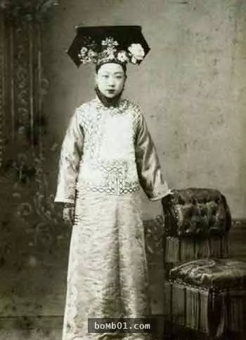 本來很羨慕皇帝可以坐擁後宮佳麗三千的艷福,但看完「歷史現實畫面」後就發現他其實過得比大家都苦…