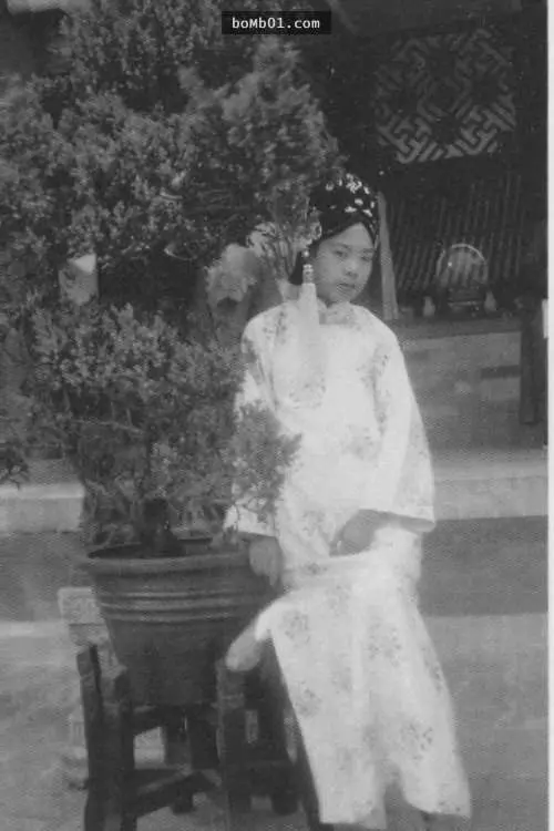 本來很羨慕皇帝可以坐擁後宮佳麗三千的艷福,但看完「歷史現實畫面」後就發現他其實過得比大家都苦…