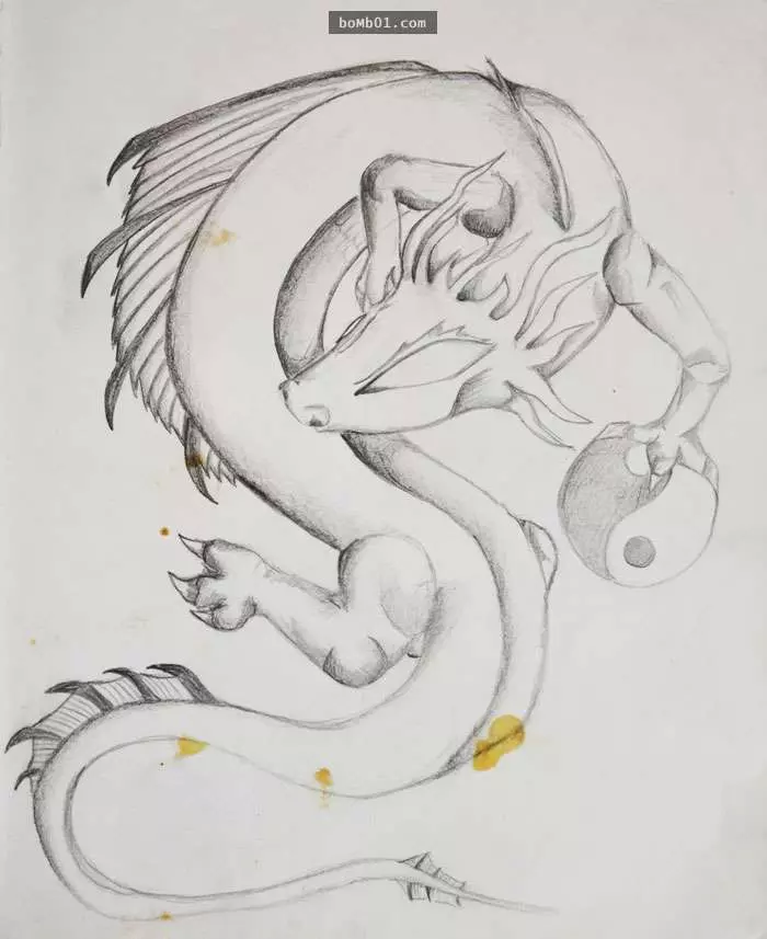 他從小立志當藝術家後一直磨練畫技,15歲時同學到他桌前都看傻了…