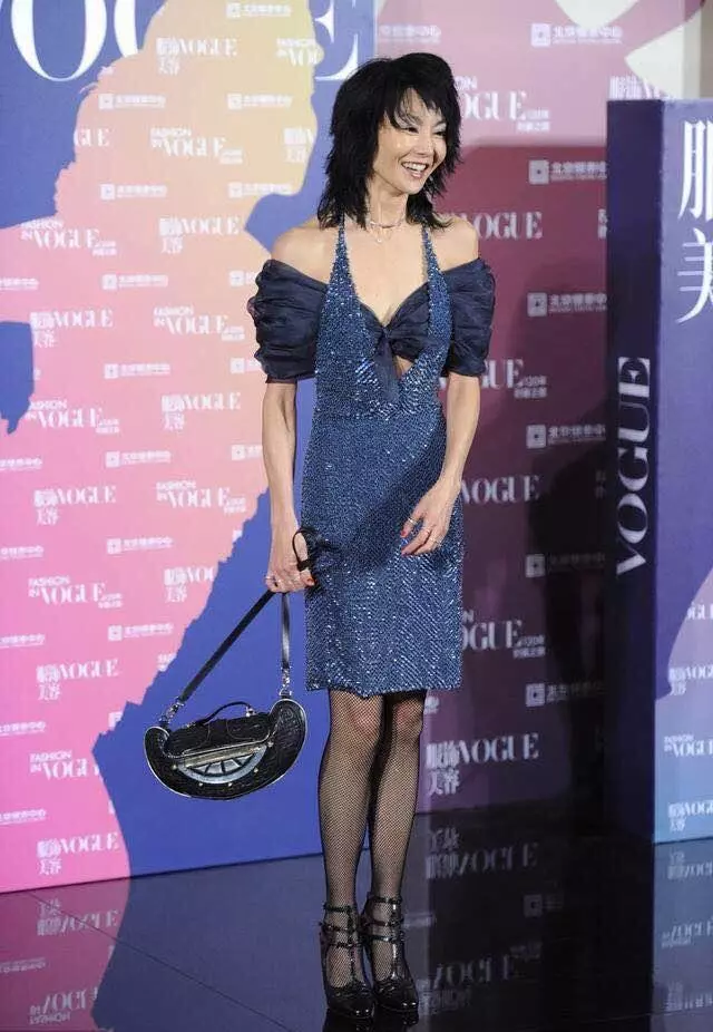 張曼玉現身活動,如今才52歲的她瘦成了這樣?「到底經歷了什麼...」