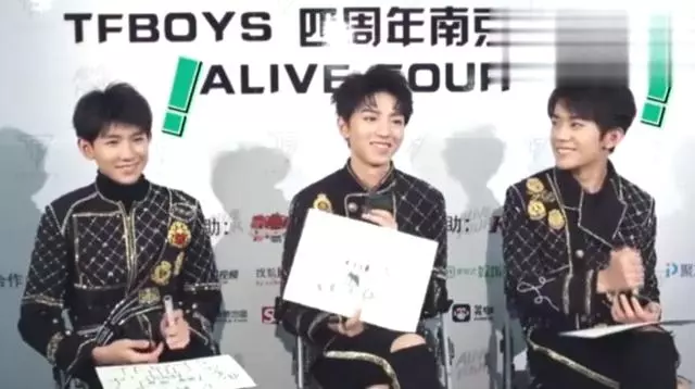 【不知道還能不能撐下去~】TFBOYS五周年採訪互不理睬?跟以往採訪氛圍有很大區別!
