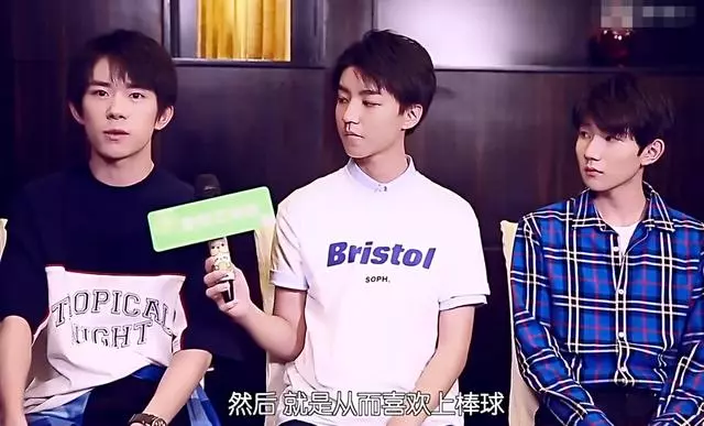 【不知道還能不能撐下去~】TFBOYS五周年採訪互不理睬?跟以往採訪氛圍有很大區別!