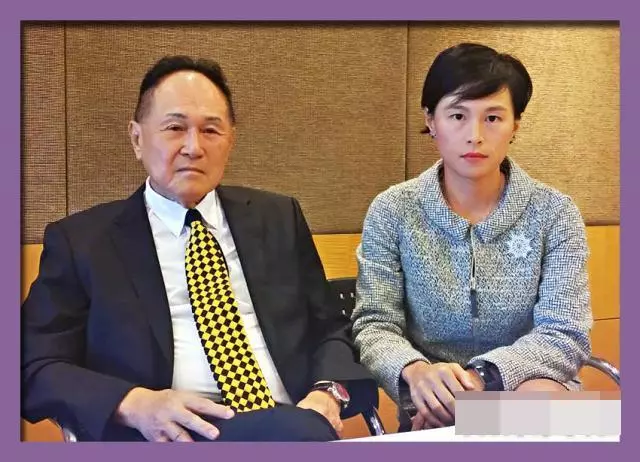港媒曝82歲風流富豪又換新歡,女方態度強勢,還要他主動牽手!