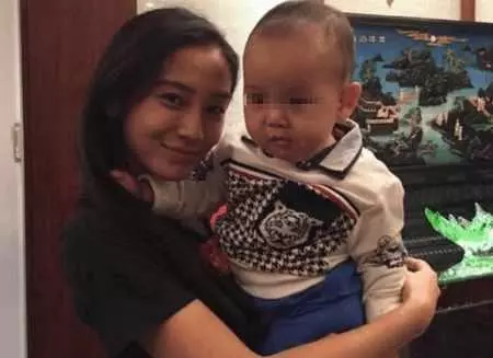 楊穎聲稱自己沒整容,但兒子正面曝光後,粉絲們就不淡定了