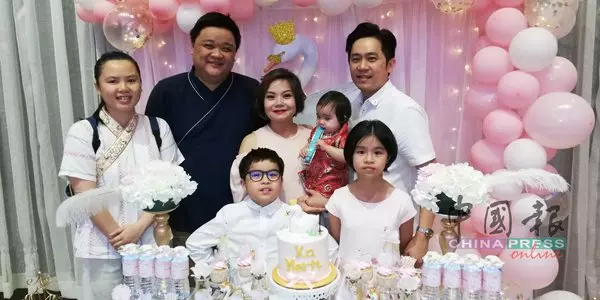 一歲寶寶抓週趣 抓拿物品測前途