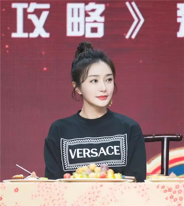 《延禧攻略》慶功宴秦嵐最美,佘詩曼最有氣質,吳謹言的腿好尷尬