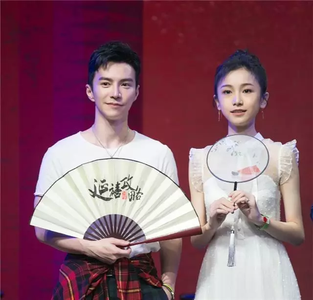 《延禧攻略》慶功宴秦嵐最美,佘詩曼最有氣質,吳謹言的腿好尷尬