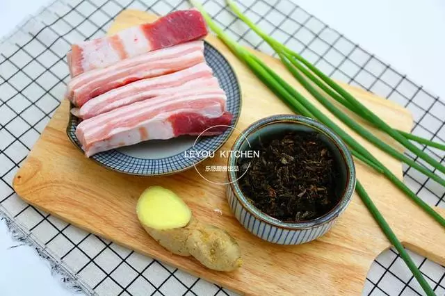 不焯水,不炒糖色,不油不膩,這種燉肉方法,貼秋膘正適合