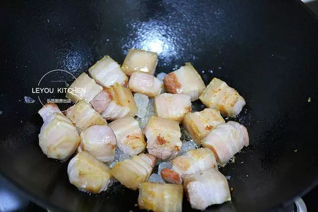 不焯水,不炒糖色,不油不膩,這種燉肉方法,貼秋膘正適合