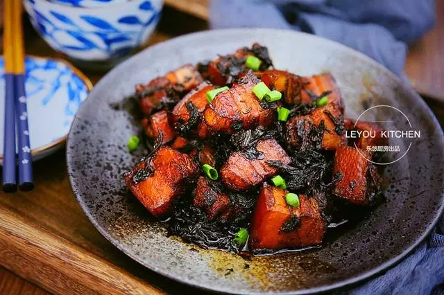 不焯水,不炒糖色,不油不膩,這種燉肉方法,貼秋膘正適合