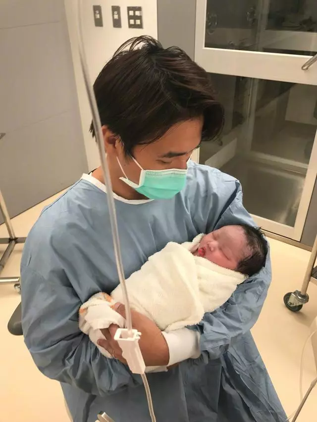 歐弟喜迎二胎「鬧烏龍」,可他老婆生產時連妝都沒卸!