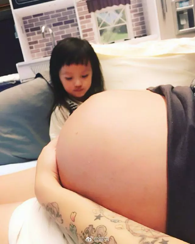 歐弟喜迎二胎「鬧烏龍」,可他老婆生產時連妝都沒卸!