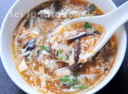 喝完一碗就停不了口!簡易自製滿料又香辣美味香濃酸辣湯
