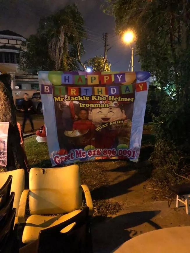 【壽星被惡搞!】生日不要出來?友人直接帶舞獅上門!還敲鑼打鼓放鞭炮!網友笑噴:過年還是過生日?
