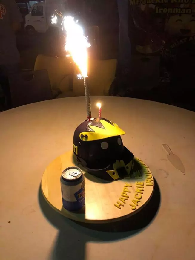【壽星被惡搞!】生日不要出來?友人直接帶舞獅上門!還敲鑼打鼓放鞭炮!網友笑噴:過年還是過生日?