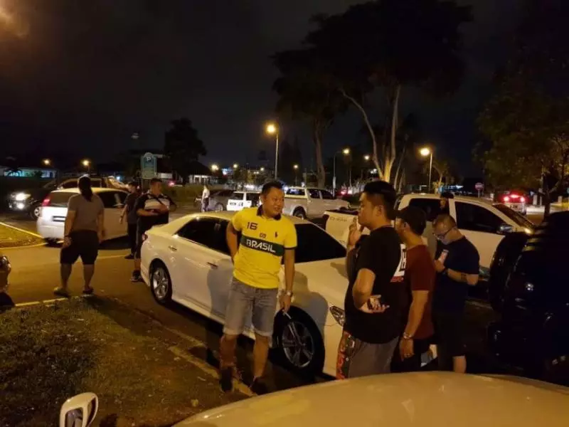 【壽星被惡搞!】生日不要出來?友人直接帶舞獅上門!還敲鑼打鼓放鞭炮!網友笑噴:過年還是過生日?