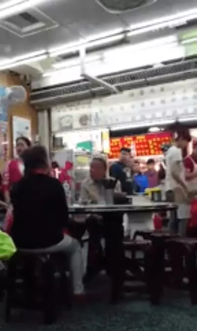這裡是台灣搞清楚!陸客到餐廳「開嗆女店員」態度超差 老闆霸氣出面:錢退給你,出去 -