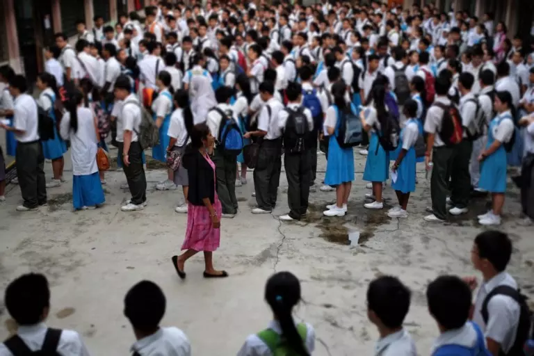 【未成年就偷嘗禁果!】調查顯示,超過31%的大馬學生早在14歲前就失身了!彭亨州的人占數最多! - NOODOU
