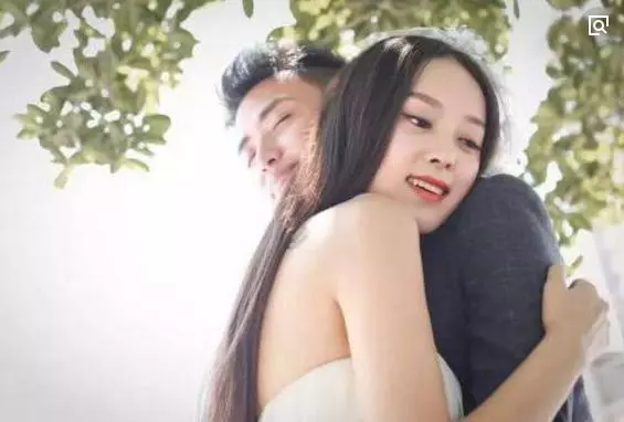 女人一旦動了真情,這些表現就會自然流露出來!