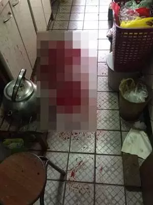 怪男持掃把隨機攻擊 婦頭破血流送醫