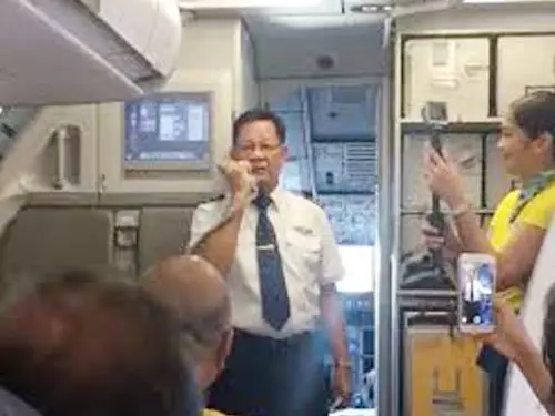 48年都在飛 機長機艙宣布榮休 乘客歡呼祝福