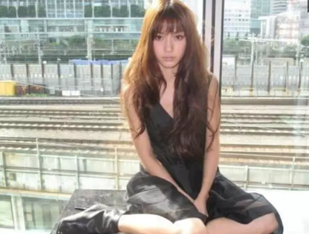 楊穎18歲在日本照片流出,力證未整容,網友:黃曉明看了會後悔!