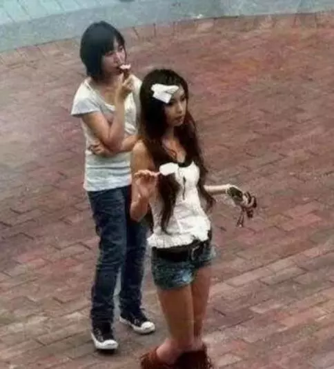 楊穎18歲在日本照片流出,力證未整容,網友:黃曉明看了會後悔!